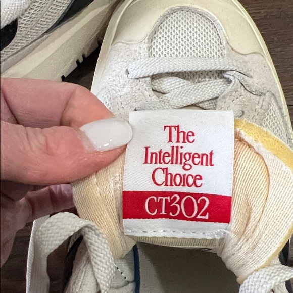 New Balance Cream and Black Women's Sneakers - Picture 8 of 9